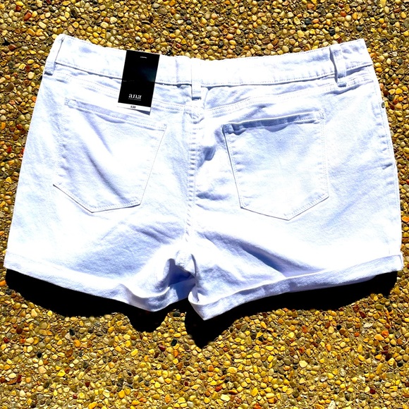 a.n.a., White Shorts, Size 16 - Picture 2 of 4